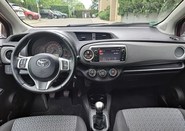 Toyota Yaris cena 18999 przebieg: 240000, rok produkcji 2013 z Szczecin małe 106